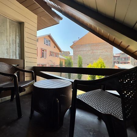 فندق The Chinar Retreat Hut Srīnagar المظهر الخارجي الصورة